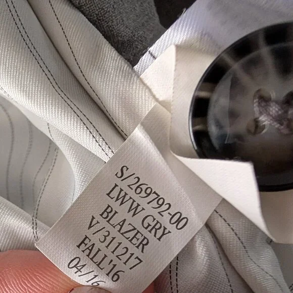 Women's Light Gray Lightweight Wool Blend Blazer Sz 12P - Picture 5 of 8